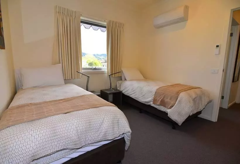 3 Bedroom Suite, Captain S At The Bay