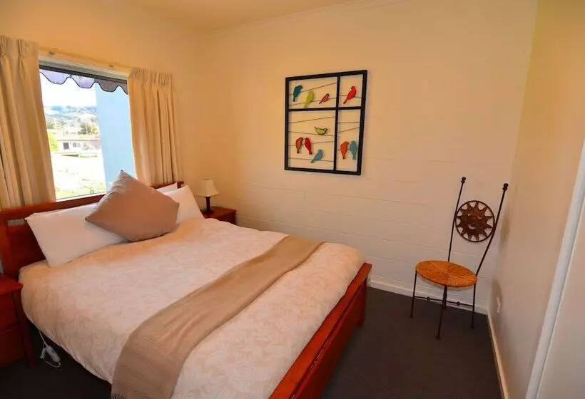 3 Bedroom Suite, Captain S At The Bay