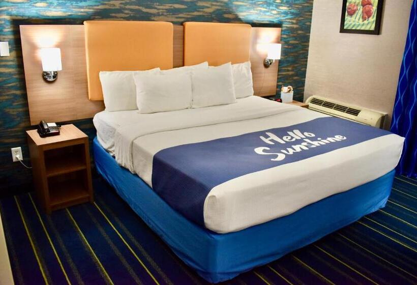 适合残疾人士使用的带超级大床的标准间, Days Inn By Wyndham Wayne