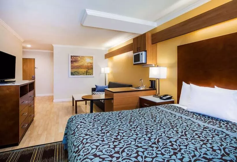 سوییت, Days Inn & Suites By Wyndham Antioch