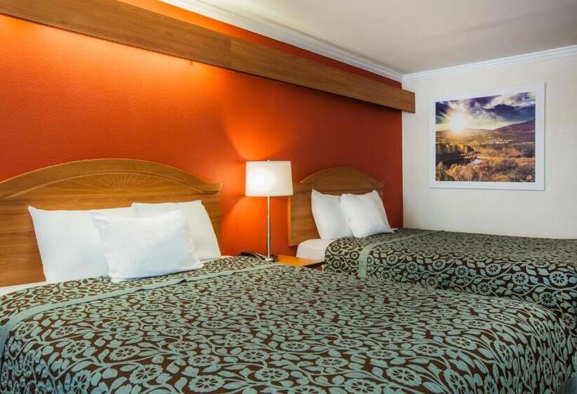 Pokój Standard, Days Inn & Suites By Wyndham Antioch