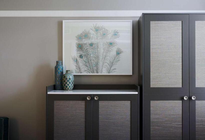 غرفة عائلية متصلة, Kurrajong Canberra