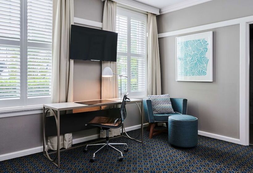 غرفة كلاسيكية, Kurrajong Canberra