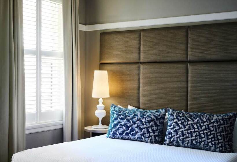 غرفة عائلية متصلة, Kurrajong Canberra