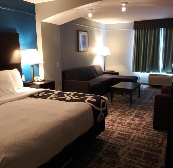 מיטת קינג בסוויטה, La Quinta By Wyndham Kerrville