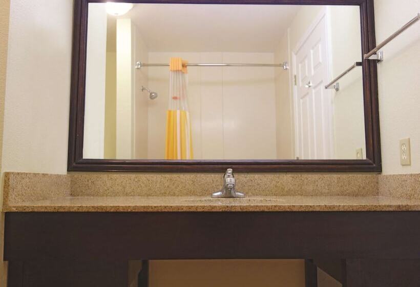 מיטת קינג בסוויטה, La Quinta By Wyndham Kerrville