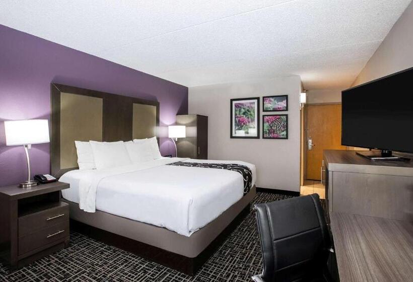 اتاق استاندارد با تخت بزرگ برای معلولان, La Quinta Inn By Wyndham Davenport & Conference Center