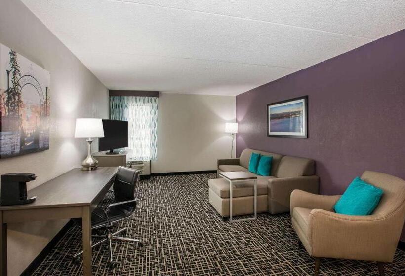 디럭스 스위트 킹 침대, La Quinta Inn By Wyndham Davenport & Conference Center