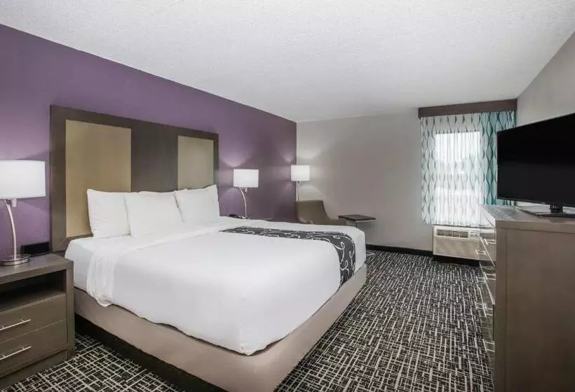 キングサイズベッドのスイートルーム, La Quinta Inn By Wyndham Davenport & Conference Center