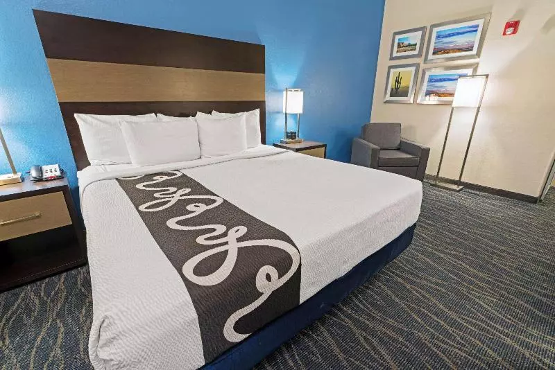 キングサイズベッドのデラックスルーム, La Quinta By Wyndham Phoenix I 10 West