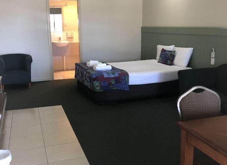 Номер Стандарт, Pittsworth Motor Inn