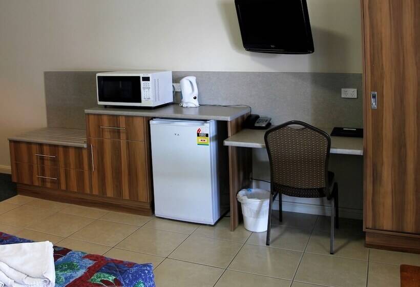 Номер Стандарт, Pittsworth Motor Inn