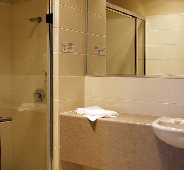 Семейный Номер, Pittsworth Motor Inn