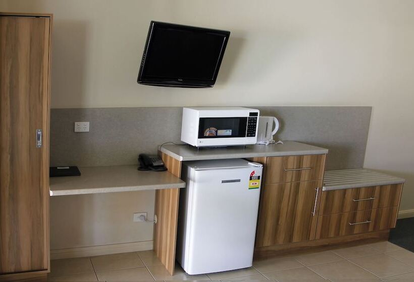 Семейный Номер, Pittsworth Motor Inn