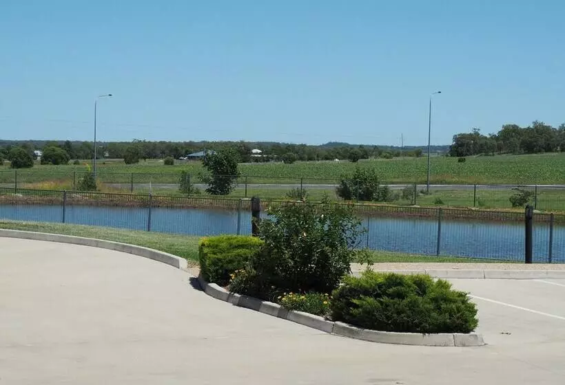 スイート（家族用）, Pittsworth Motor Inn