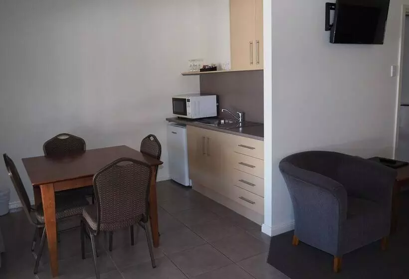 スイート（家族用）, Pittsworth Motor Inn