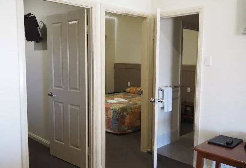 スイート（家族用）, Pittsworth Motor Inn