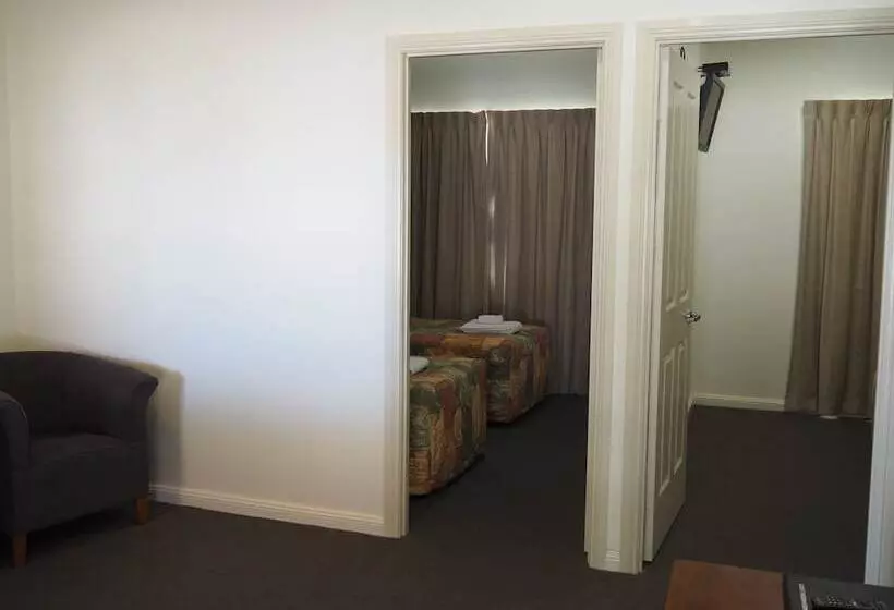 スイート（家族用）, Pittsworth Motor Inn