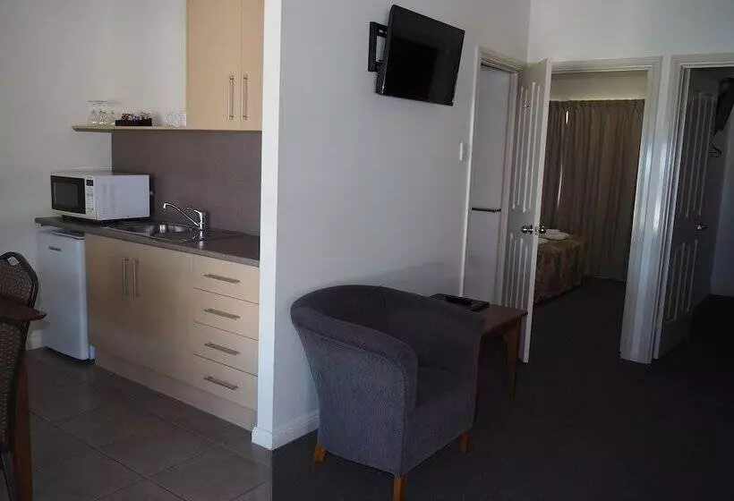 スイート（家族用）, Pittsworth Motor Inn