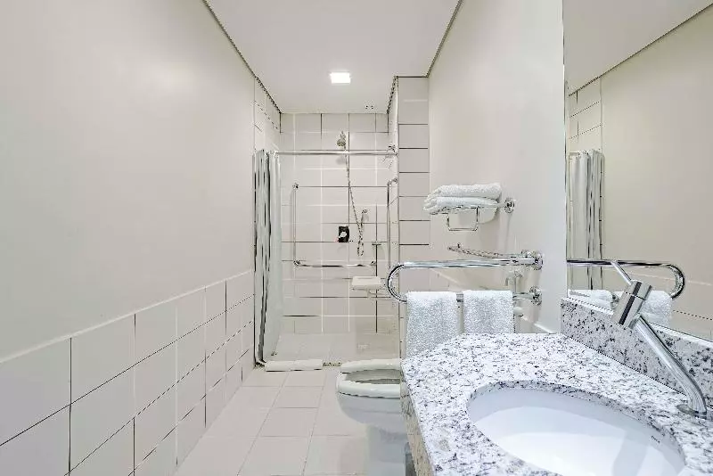ファミリールーム, Pittsworth Motor Inn