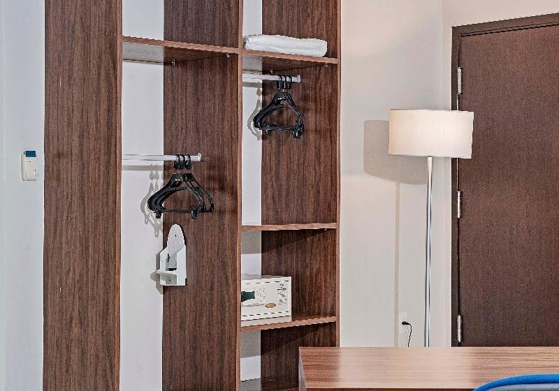 Семейный Номер, Pittsworth Motor Inn