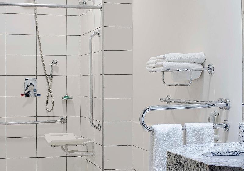 패밀리 룸, Pittsworth Motor Inn