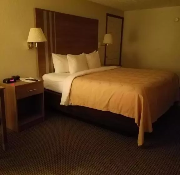 １階のスタンダードルーム, Quality Inn New River Gorge