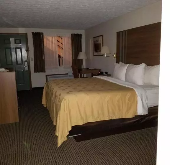 キングサイズベッドのスタンダードルーム, Quality Inn New River Gorge
