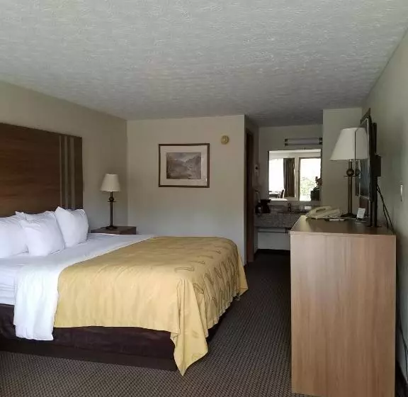 キングサイズベッドのスタンダードルーム, Quality Inn New River Gorge