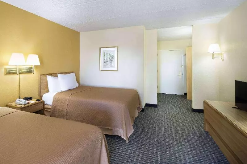 身障者適用キングサイズベッドルーム, Ramada Limited And Suites San Francisco Airport