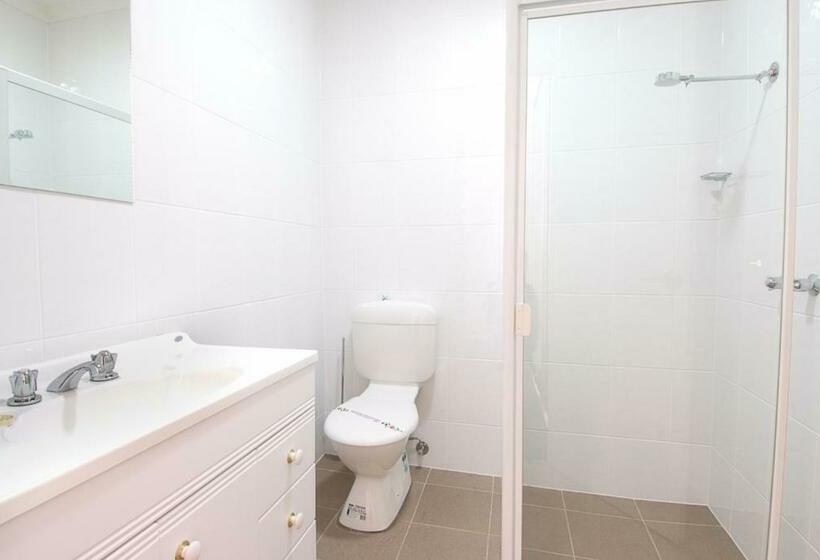 سوییت خانوادگی, The Standpipe Golf Motor Inn