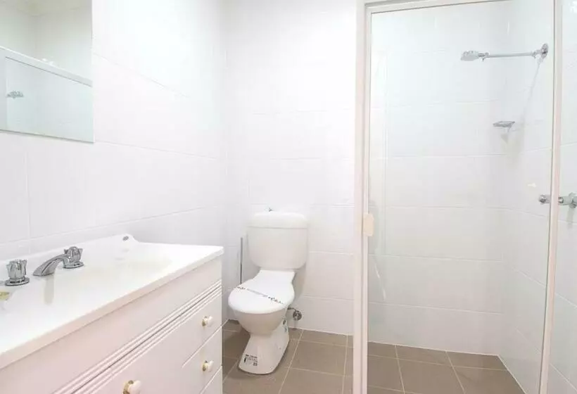 سوییت خانوادگی, The Standpipe Golf Motor Inn