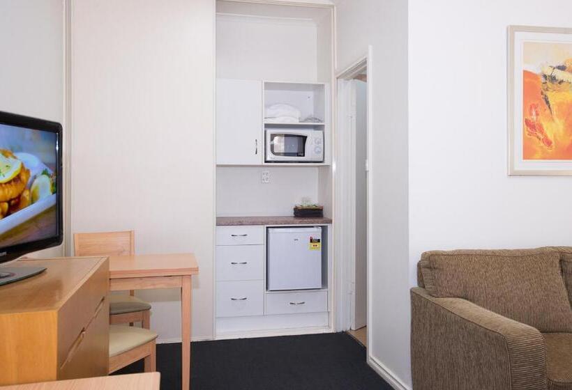 سوییت اجرایی, The Standpipe Golf Motor Inn