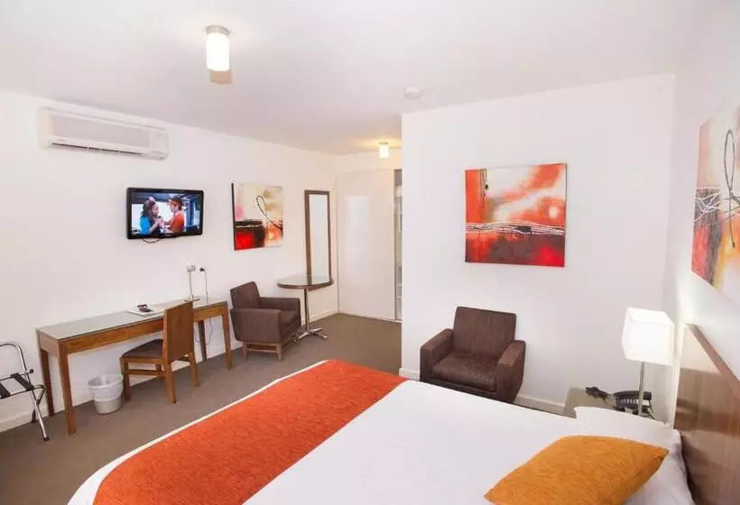 سوییت لوکس, The Standpipe Golf Motor Inn