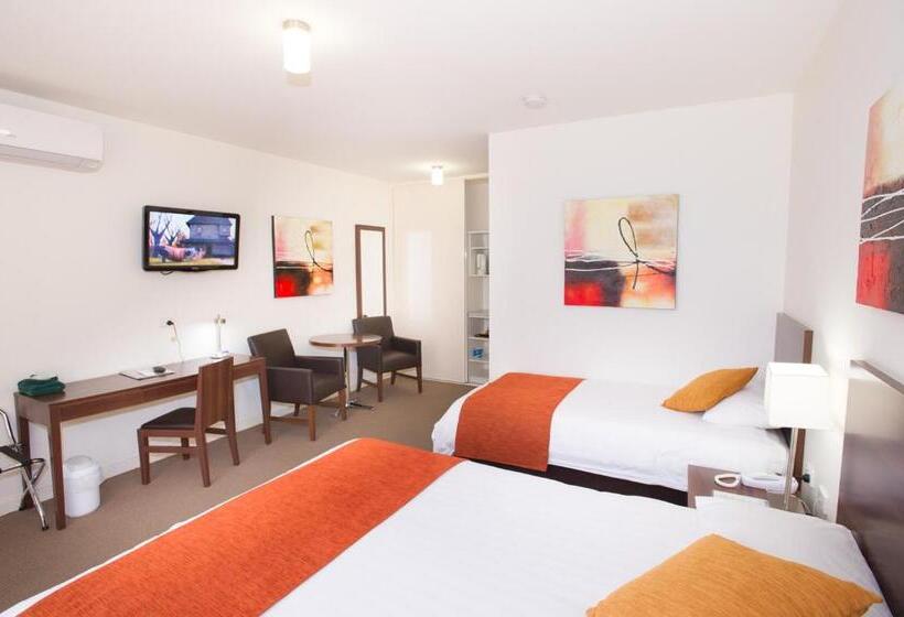 سوییت لوکس, The Standpipe Golf Motor Inn