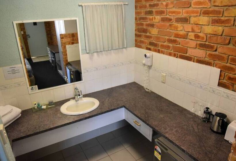 חדר סטנדרט, The Crossing Motel