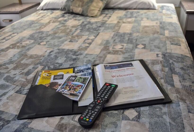 חדר דלוקס, The Crossing Motel