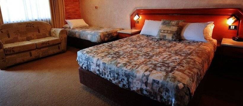 חדר דלוקס, The Crossing Motel