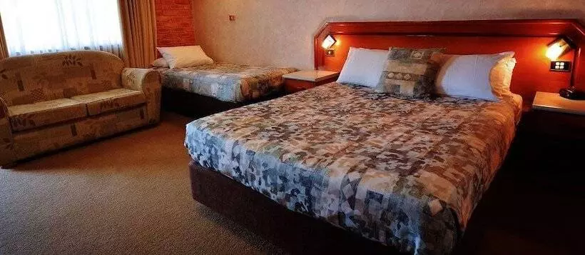 デラックスルーム, The Crossing Motel