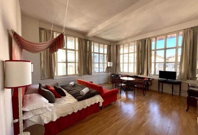 سوئیت با چشم‌انداز, Residenza Dei Pucci