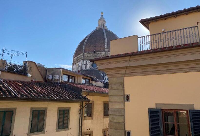 سوئیت با چشم‌انداز, Residenza Dei Pucci