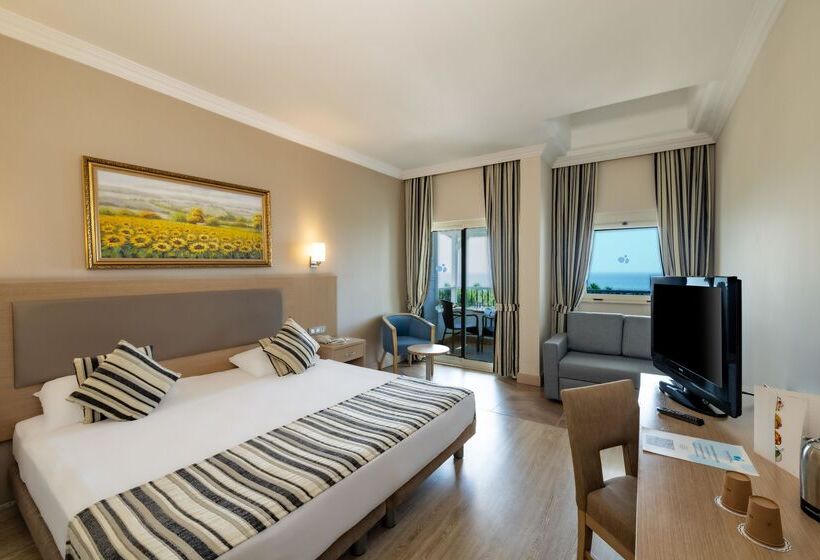 Номер Стандарт Боковой Вид на Море, Crystal Tat Beach Golf Resort & Spa - Ultimate All Inclusive