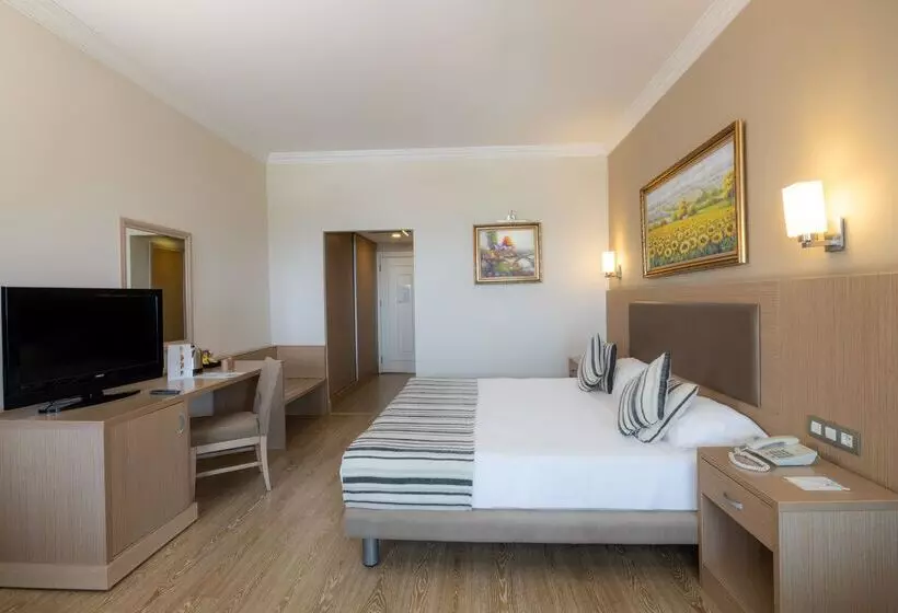 اتاق اساندارد با چشمانداز جانبی به دریا, Crystal Tat Beach Golf Resort & Spa - Ultimate All Inclusive