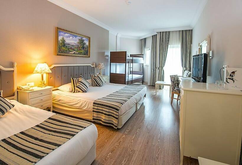 Номер Стандарт с Койками, Crystal Tat Beach Golf Resort & Spa - Ultimate All Inclusive