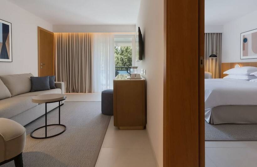 سوییت جونیور با چشم‌انداز جانبی دریا, Bluesun Hotel Elaphusa