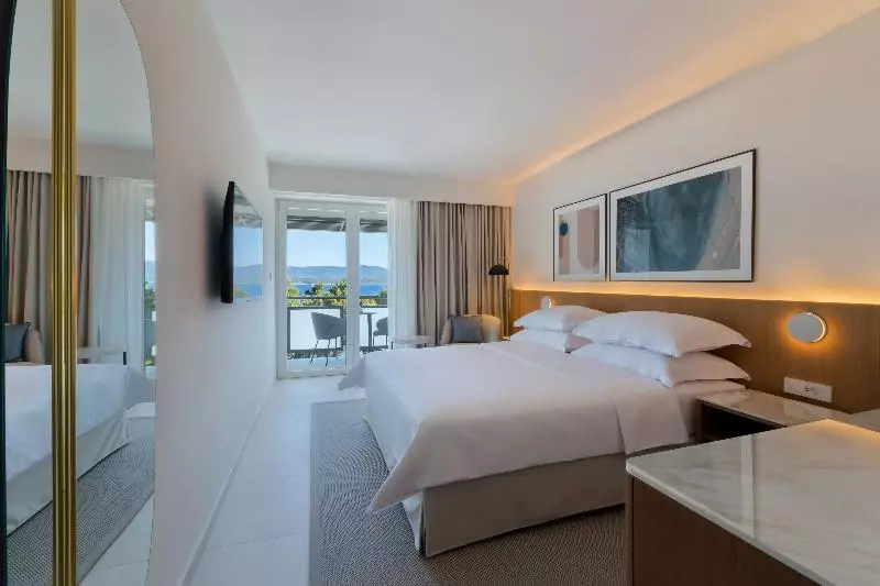 اتاق پرمیوم با چشم‌انداز دریا, Bluesun Hotel Elaphusa