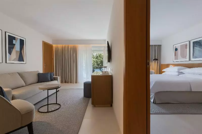 سوییت جونیور, Bluesun Hotel Elaphusa