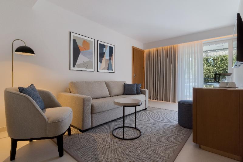 سوییت جونیور, Bluesun Hotel Elaphusa