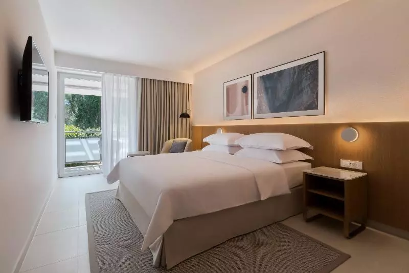 سوییت جونیور, Bluesun Hotel Elaphusa