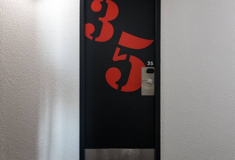 Номер Стандарт, Brit Hotel La Rochelle Périgny